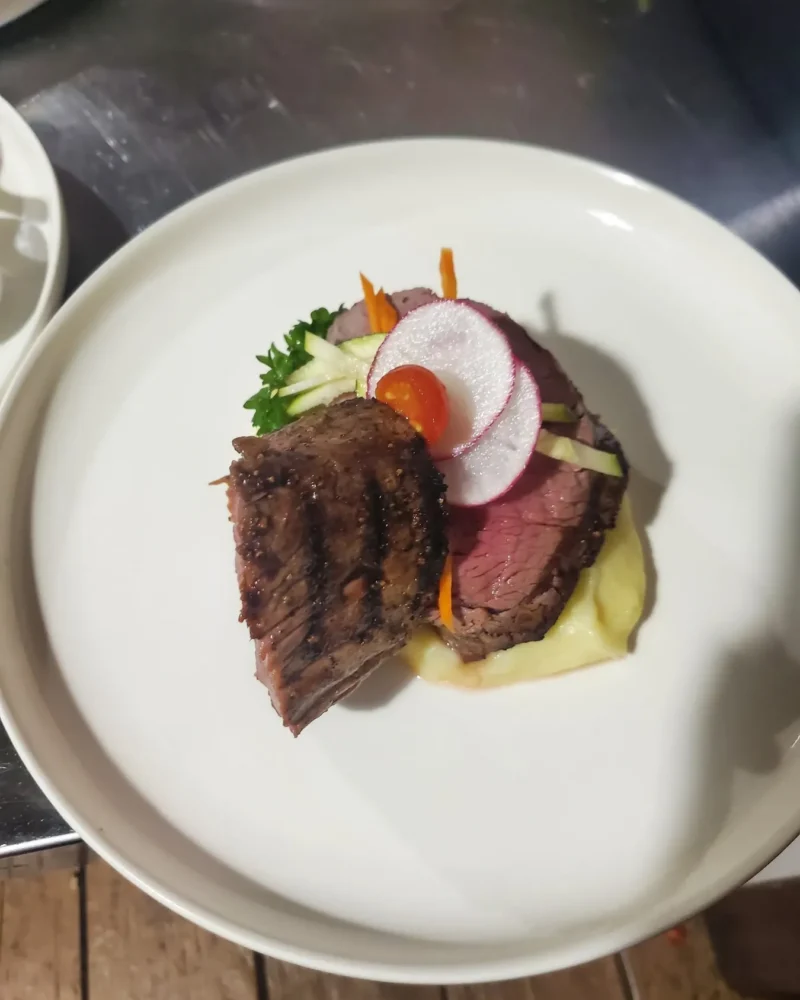 Grilled steak with mashed potatoes
