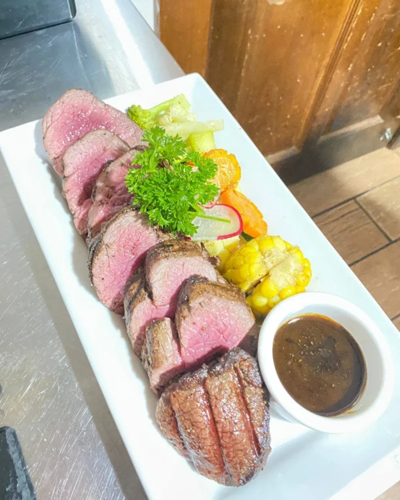 Sliced tenderloin with sides